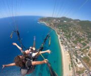 Alanya'da eşsiz manzaralar eşliğinde adrenalin dolu Alanya Paragliding deneyimi.