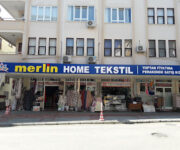 Merlin Home Tekstil mağazasında nevresim, perde, havlu, battaniye ve ev dekorasyon ürünleri toptan fiyatına perakende olarak satışta