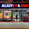 Alanya’da taze ve gurme et ürünleri sunan Alaiye Et Gurme’de dana, kuzu ve tavuk çeşitleri hijyenik koşullarda hazırlanıyor.