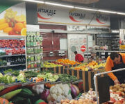 Tahtakale Spot Alışveriş Merkezi Kızılarık – Alanya Kızılarık’ta uygun fiyatlı spot ürünler ve ikinci el eşyaların bulunduğu alışveriş merkezi.