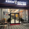 Kerim Güven Barber Club – profesyonel erkek kuaförü, modern saç tasarımı ve sakal bakım hizmetleri Alanya’da.