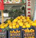 ACAR Manav Demirtaş – Taze meyve ve sebzelerin sergilendiği manav tezgahı