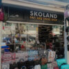 Skoland Bags & Shoes – Alanya’da şık çanta ve ayakkabıların sergilendiği modern mağaza.
