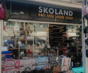 Skoland Bags & Shoes – Alanya’da şık çanta ve ayakkabıların sergilendiği modern mağaza.