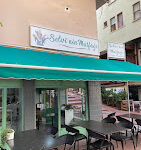 Selvi’nin Mutfağı’nda geleneksel Türk yemekleriyle hazırlanmış günlük menü tabağı; sulu yemek, pilav, cacık ve yanında taze ekmekle servis edilmiş