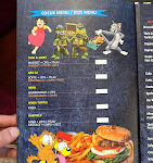 One Day Restaurant & Bar’da deniz manzaralı şık akşam yemeği masası