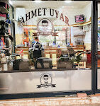 Ahmet Uyar Hair Design – Alanya’da erkek ve kadınlara özel saç kesimi, renklendirme ve stil tasarımı hizmeti sunan modern kuaför salonu.