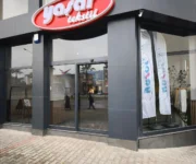 Yaşar Tekstil Atölye çalışanları tekstil üretimi ve kumaş işleme faaliyetleri yürütürken