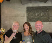 BARREL’de şık dekorasyon ve seçkin içecek sunumu.