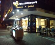 Alanya Kahramanmaraş Dondurma & Baklava’da Antep fıstıklı baklava ve Maraş dondurması servisi