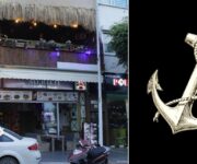 Capa Restaurant’ın şık açık hava terasında servis edilen deniz ürünleri tabağı, yanında şarap kadehi ve Akdeniz manzarasıyla birlikte görüntülenmiş