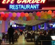 Efe Garden Restaurant Alanya’nın yemyeşil bahçesinde yer alan ferah açık hava oturma alanı ve Türk mutfağından özenle hazırlanmış yemek sunumları