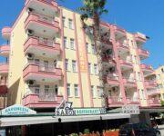 Alanya şehir merkezine yakın konumdaki Damlataş Elegant Apart Hotel’in dış cephesi ve havuz alanı.