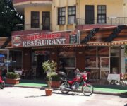 Yöresel Pide Lahmacun Alanya taş fırın başında pişirilen kıymalı pide ve lahmacunlar