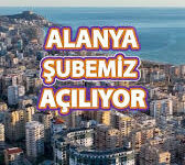 LAGASH Etsiz Çiğköfte Alanya şubesi önünde sunum yapılan geleneksel çiğköfte tabağı adıyamanlı Kemal usta sunumu