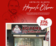 Meşhur Adıyaman Çiğköftecisi Alanya şubesinde lavaş içinde sunulan etsiz çiğköfte dürüm ve yanında yeşillikler