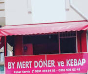 Alanya’daki Mert Döner Kebap Salonu’nda servis edilen et döner tabak sunumu