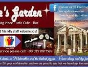 "Alanya’da doğa ile iç içe dizayn edilmiş Aphrodite's Garden Restaurant’ın rengarenk bahçesi ve açık hava oturma alanı"