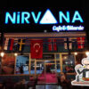 Alanya'da deniz manzaralı terasıyla ünlü Nirvana Restaurant & Bar'da akşam yemeği keyfi.