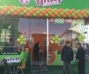 Tarihi Antep Çiğköfte’de bol yeşillikli, limon dilimli ve özel soslu çiğköfte servisi Alanya