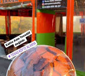 Alanya Teras Köfte restoranında deniz manzaralı açık alanda servis edilen köfte tabağı