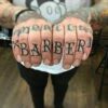Monster Kuaför Barber Shop Tattoo’nun salon içi ve dış cephe görüntüsü, modern berber ve dövme hizmet alanlarıyla dikkat çekiyor.