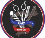 Ayaz Erkek Kuaförü’nün salon içi ve dış cephe görüntüsü, modern tasarımlı berber koltukları ve saç bakım alanlarıyla dikkat çekiyor.