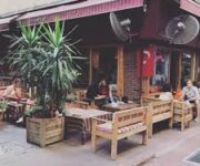 Alanya’da geleneksel közde kahve keyfi , bakır cezvede köpüklü kahve ile otantik sunum