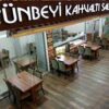 Alanya Günbeyi Kahvaltı Salonu’nda serpme kahvaltı sunumu; zeytin, peynir, yumurta, reçel, taze yeşillikler ve sıcak çay eşliğinde zengin kahvaltı masası