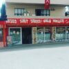 Aksoy Simit Sarayı & Unlu Mamülleri vitrininde taze simitler, poğaçalar ve börek çeşitleri