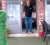 Alanya’da ZD KOKEREÇ KÖFTE restoranında servis edilen köfte ve kokoreç tabağı