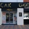 Koçak Gold – Alanya’da altın, pırlanta ve gümüş takılarda güven, kalite ve şıklığı bir araya getiren seçkin kuyumcu mağazası.