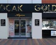 Koçak Gold – Alanya’da altın, pırlanta ve gümüş takılarda güven, kalite ve şıklığı bir araya getiren seçkin kuyumcu mağazası.