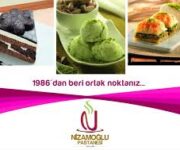 Nizamoğlu Pastanesi Alanya’da vitrine dizilmiş taze baklava ve tatlı çeşitleri