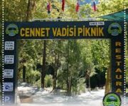 Alanya Dim Çayı’nda yer alan Cennet Vadisi Piknik alanının su üzerindeki oturma platformları ve doğal çevresi
