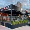 Alanya’da modern tasarımı ve ferah atmosferiyle dikkat çeken ParkPoint Cafe’nin dış mekan oturma alanı