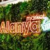 Alanya’da taze ve çeşitli gıda ürünleri sunan Alanya Market’in raflarında sebze, meyve, süt ürünleri ve temel gıda ürünleri hijyenik şekilde sergileniyor.