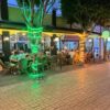Modern ve şık tasarımıyla dikkat çeken Luna Bistro Cafe Restaurant’ın dış cephesi ve açık oturma alanı görünümü. Alanya