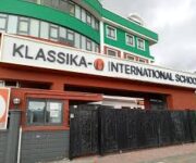 Klassika-M markasına ait modern ürün tasarımı veya mağaza içi konsepti, şık ve yenilikçi tasarım anlayışını yansıtan görsel.