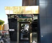 “Aura Spor Salonu’nda modern ekipmanlarla antrenman yapan sporcular”