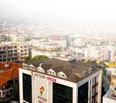 "Aydın Kurs Alanya öğrencileri modern sınıf ortamında ders çalışıyor, öğretmen rehberliğinde etüt ve destek programları alıyor."