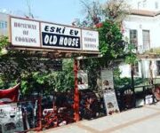 Tarihi atmosferi, geleneksel lezzetleri ve nostaljik dekorasyonuyla Old House (Eski Ev) Restaurant 🏡🍴✨