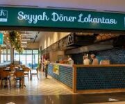 “Alanya Seyyah Döner Lokantası’nda odun ateşinde pişen döner, dürüm ve geleneksel lezzetler”