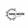 "Genç Müzik Sanat Merkezi öğrencileri enstrüman çalıyor ve müzik eğitimi alıyor, modern stüdyo ve eğitim materyalleri ile donatılmış bir öğrenme ortamında çalışıyor."