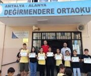 Değirmendere Ortaokulu binası, modern eğitim olanakları ve öğrencilerine sunduğu güvenli öğrenme ortamıyla öne çıkan okul.