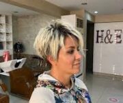 “Alanya H & E Kuaför’de profesyonel saç kesimi, renklendirme ve kişisel bakım hizmetleri”