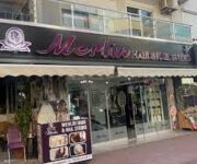 “Alanya Merlin Hair & Nail Studio’da profesyonel saç kesimi, renklendirme ve nail art hizmetleri”