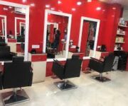 “Alanya Alex Unisex Beauty Salon’da profesyonel saç kesimi, renklendirme ve güzellik hizmetleri”