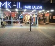 “Alanya Mikail Hair Salon Kuaför’de profesyonel saç kesimi, renklendirme ve bakım hizmetleri”