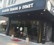 “Alanya Kuaför Erman ve Demet’te profesyonel saç kesimi, renklendirme ve bakım hizmetleri”